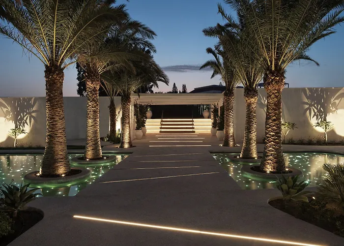 Parklane, A Luxury Collection & Spa, לימסול